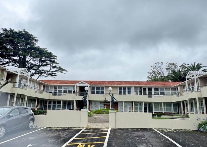  at 22O Aratonga Avenue, Greenlane, Auckland City, Auckland