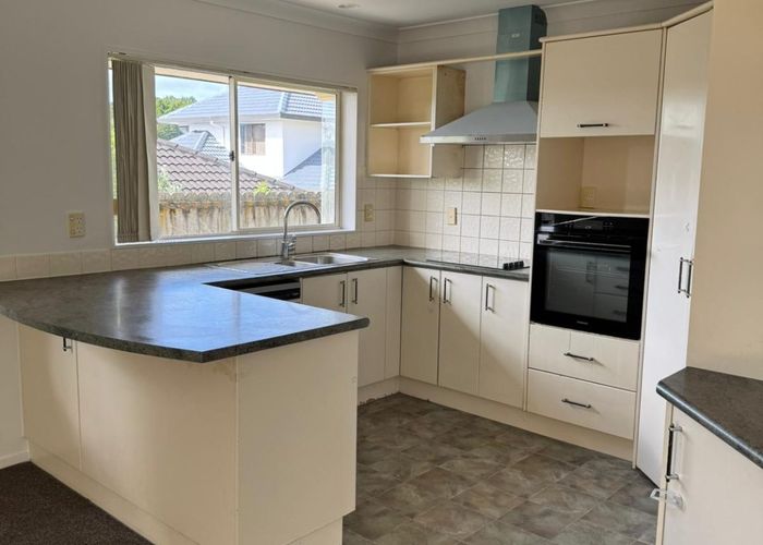  at 2/124 Charles Prevost Dr, The Gardens, Manukau City, Auckland