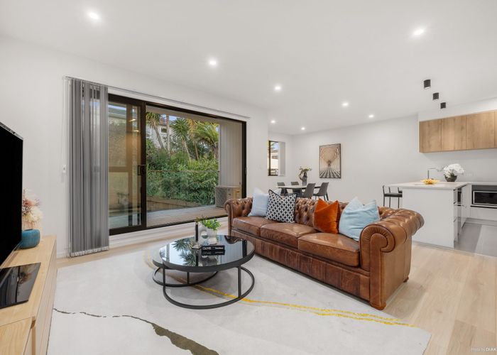  at 296A East Coast Road, Forrest Hill, Auckland