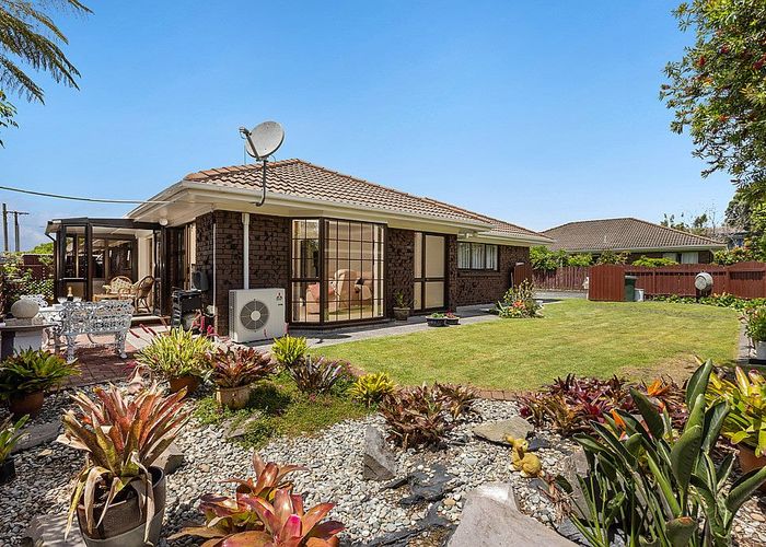  at 2/66 Rathgar Road, Henderson, Auckland