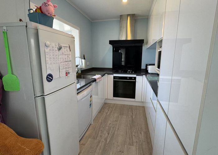  at 4 Cedar Place, Hillcrest, Hamilton