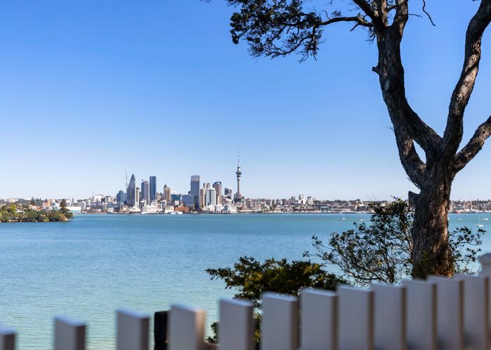  at 21 Norwood Road, Bayswater, North Shore City, Auckland