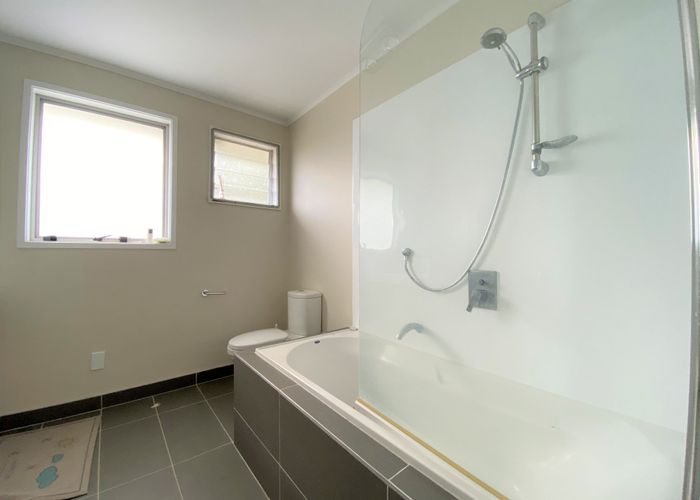  at 8 Kerria Pl, Sunnynook, North Shore City, Auckland
