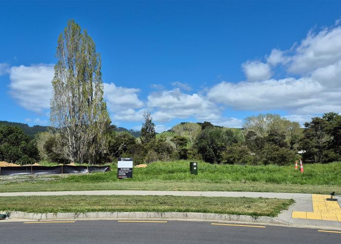  at 4 Mataikokako  Loop, Kawakawa Bay, Manukau City, Auckland