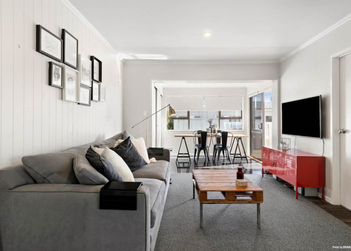  at 2/15 Hawkins Street, Meadowbank, Auckland
