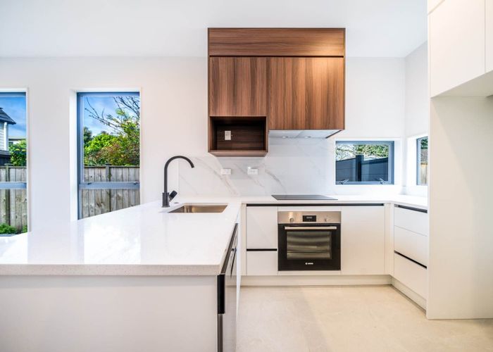  at 11/85 Cascades Road, Pakuranga Heights, Manukau City, Auckland