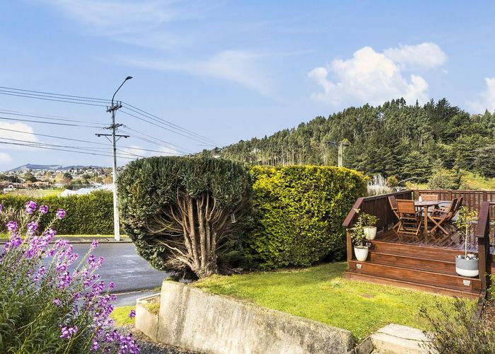  at 27 Brockville Road, Glenross, Dunedin