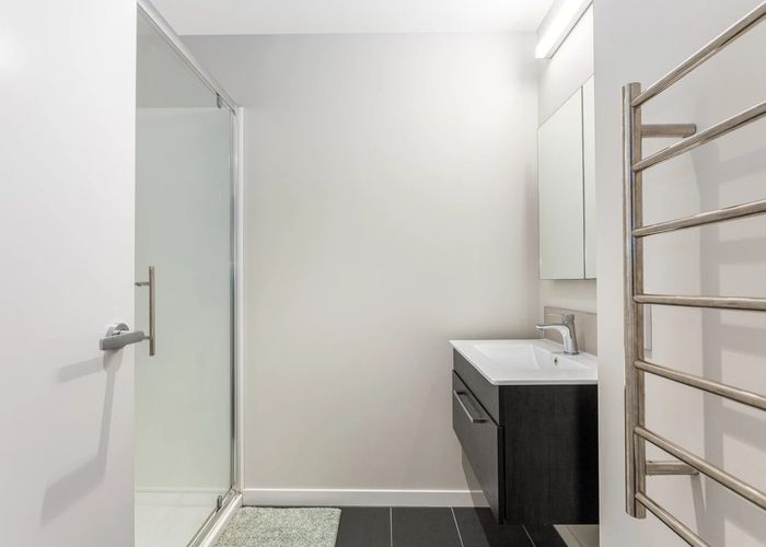  at 2/6 Oswald Crescent, Paparangi, Wellington