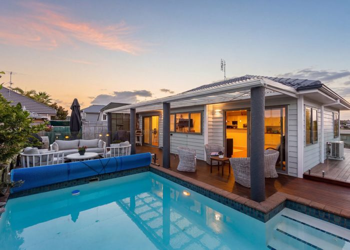  at 1/66 Browns Bay Road, Rothesay Bay, North Shore City, Auckland