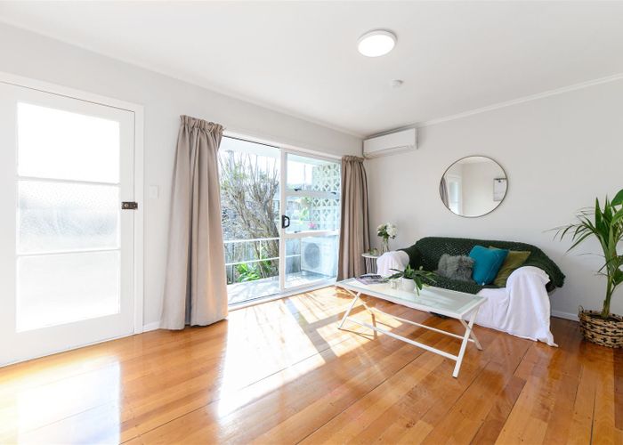  at 4/120 Nile Road, Milford, Auckland
