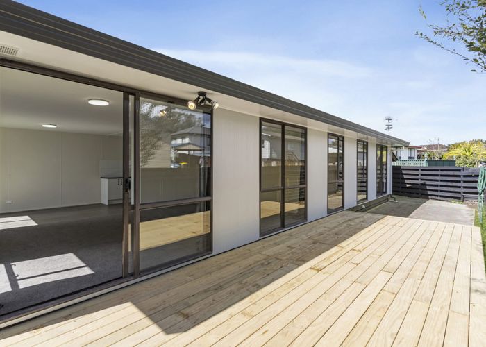  at 1/76 Parrs Cross Road, Henderson, Auckland