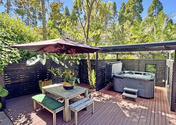  at 11 Fitzpatrick Place, Chatswood, Auckland