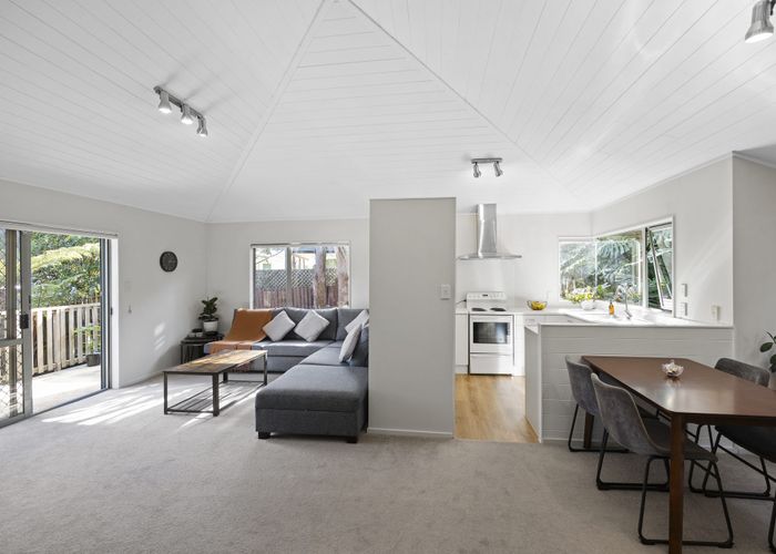  at 2/15 Contessa Drive, Glenfield, North Shore City, Auckland