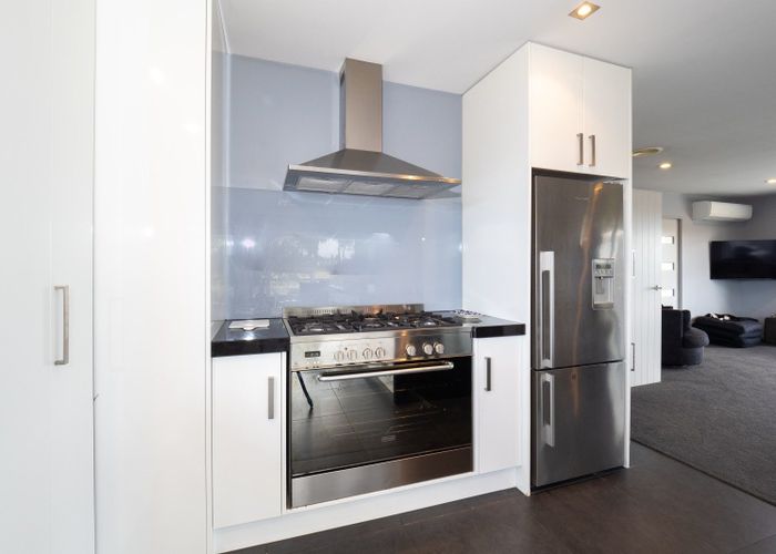  at 424 Grahams Road, Willowby