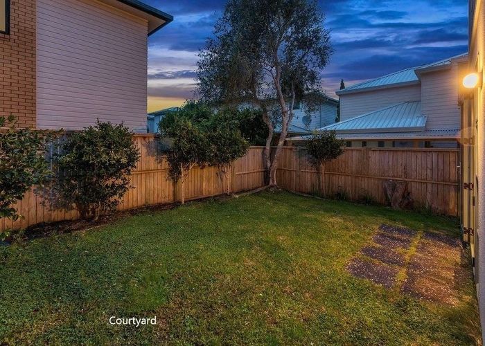  at 39 Verdale Circle, Glen Eden, Waitakere City, Auckland