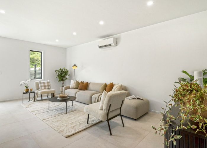  at 18 Wakaturia Way, Glenfield, North Shore City, Auckland