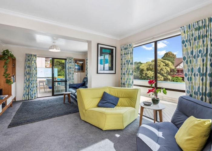  at 2/13 Valhalla Drive, Beach Haven, Auckland
