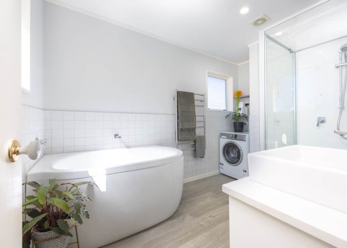 at 2/12 Parker Avenue, New Lynn, Waitakere City, Auckland