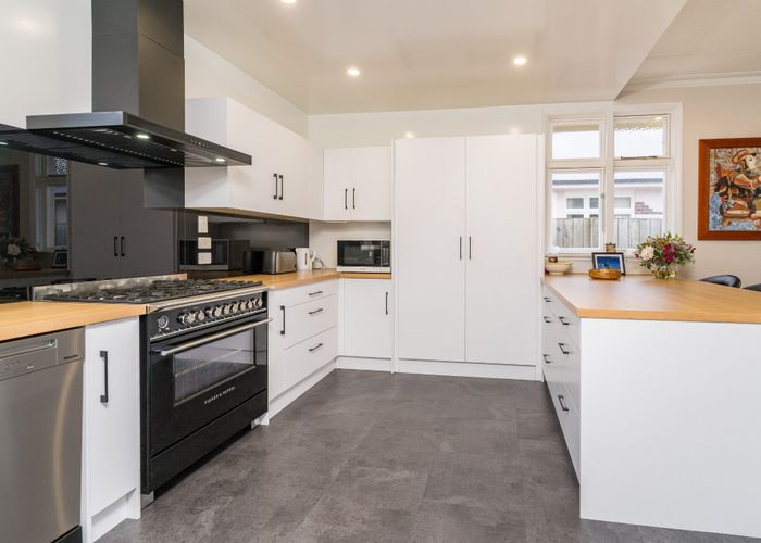  at 16 Wycolla Avenue, Saint Clair, Dunedin, Otago
