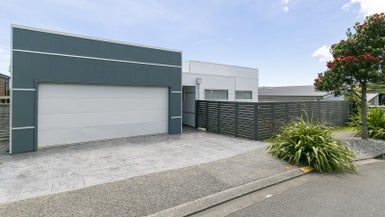  at 27 Lacebark Lane, Woodridge, Wellington