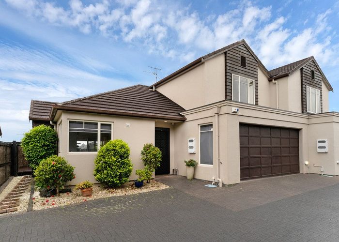  at 18 Fairfield Lane, East Tamaki Heights, Manukau City, Auckland