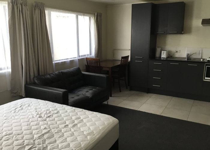  at 5/8C Schnapper Rock Road, Albany, North Shore City, Auckland