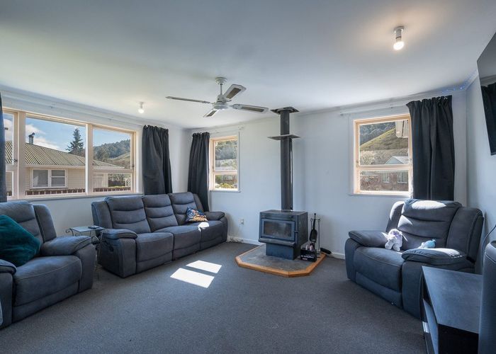  at 7 Kowhai Street, Tapawera