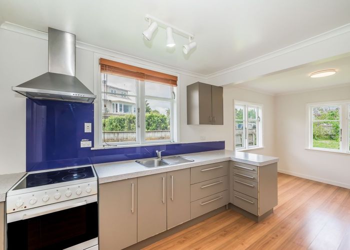  at 4 Eatwell Avenue, Paraparaumu Beach, Paraparaumu