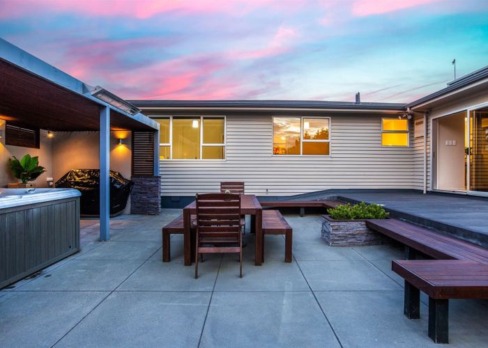  at 116 Kahu Road, Paremata, Porirua