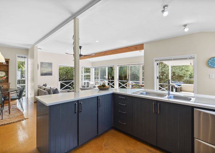 at 6 Boscawen Street, Point Chevalier, Auckland