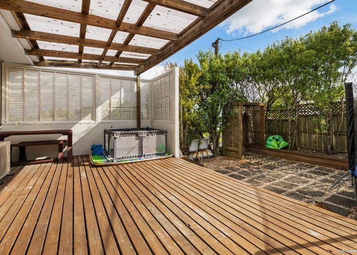  at 1/662 East Coast Road, Pinehill, North Shore City, Auckland