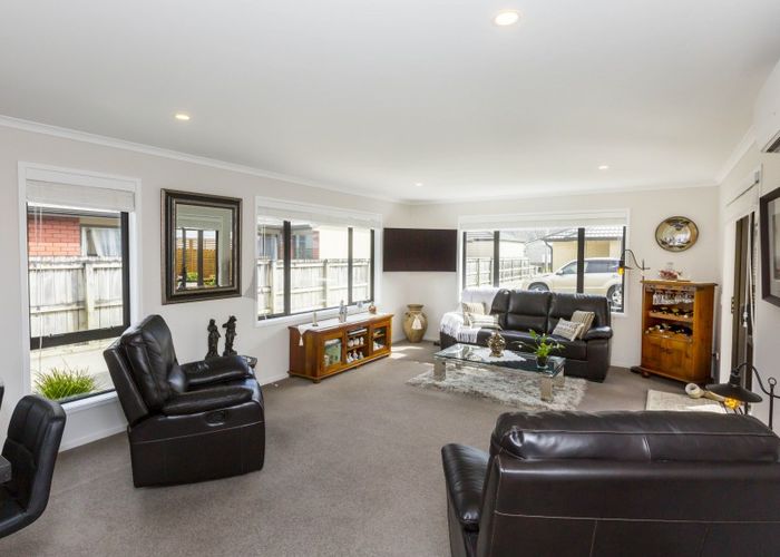  at 8A Savage Crescent, Upper Hutt Central, Upper Hutt