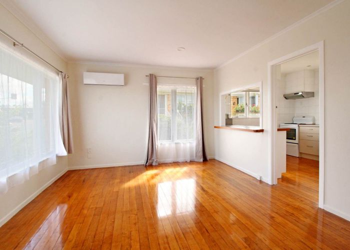  at 2/122 Lake Road, Belmont, North Shore City, Auckland