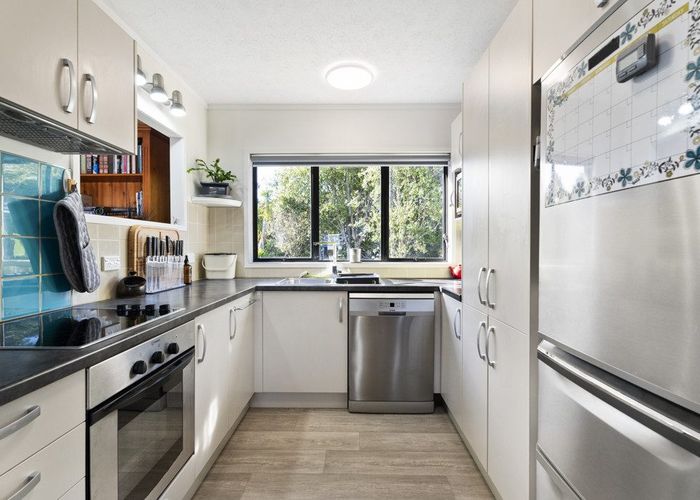  at 10 Randal Place, Bayview, Auckland
