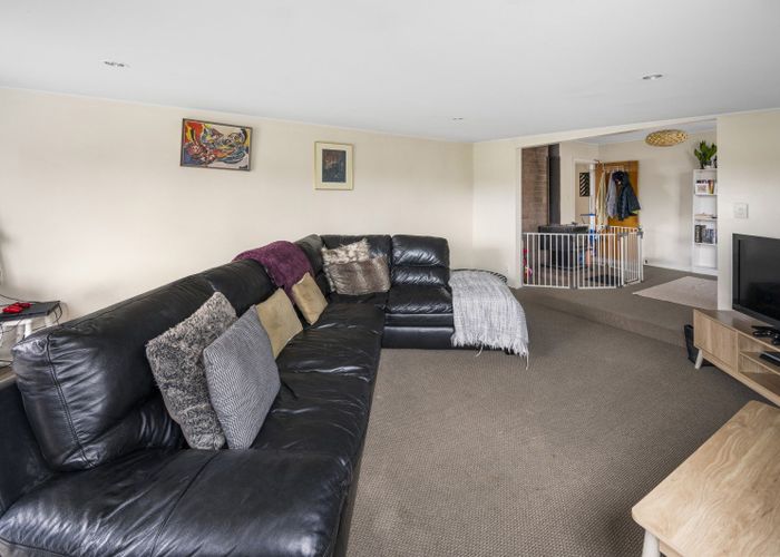  at 14 Read Crescent, Clive, Clive
