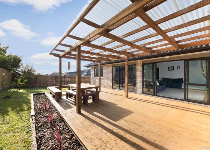  at 5 Stow Place, Henderson, Auckland