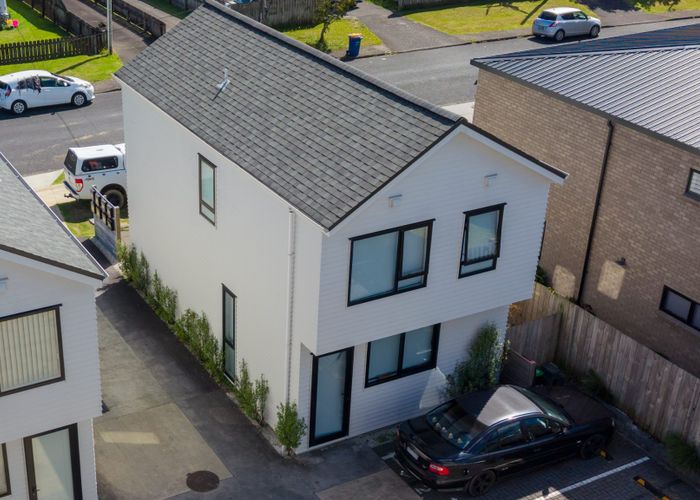  at 2/4 Bittern Place, Henderson, Waitakere City, Auckland