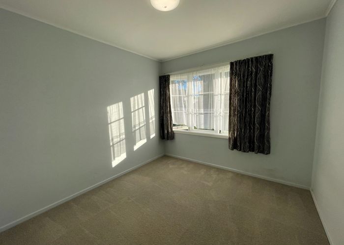  at 3 Vera Road, Te Atatu South, Auckland