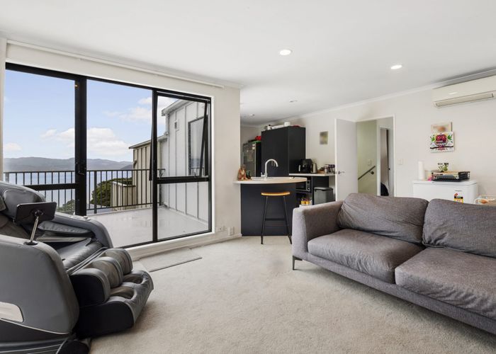  at 2/19 Onslow Road, Khandallah, Wellington