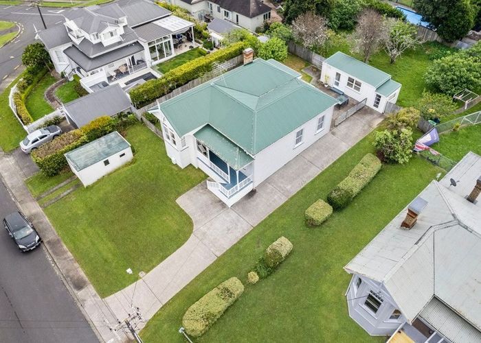  at 5 Mariposa Crescent, Birkenhead, Auckland