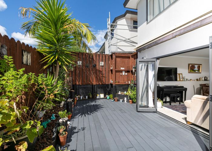  at 11/102 Greenhithe Road, Greenhithe, Auckland