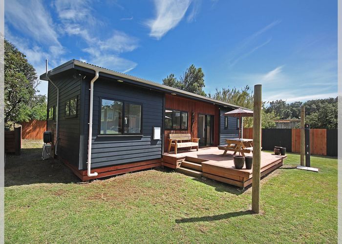  at 6 Dustin Street, Foxton Beach, Horowhenua, Manawatu / Whanganui