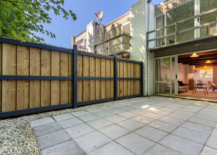  at 2/140 Waimairi Road, Ilam, Christchurch City, Canterbury