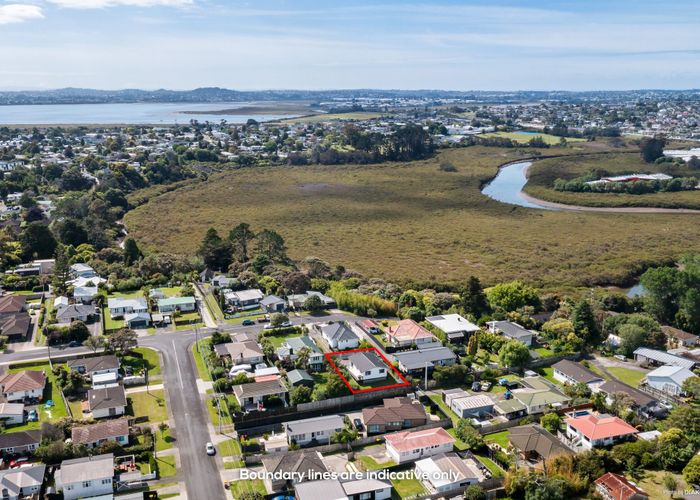  at 2/121 Matipo Road, Te Atatu Peninsula, Auckland