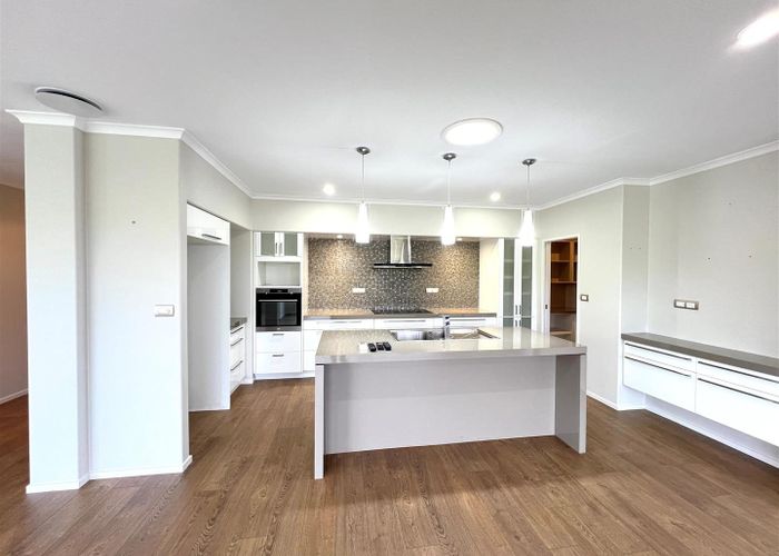  at 6 Bendemeer Place, Flat Bush, Auckland