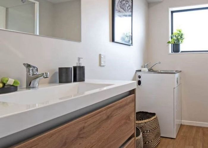  at 1/168 Luckens Road, West Harbour, Waitakere City, Auckland