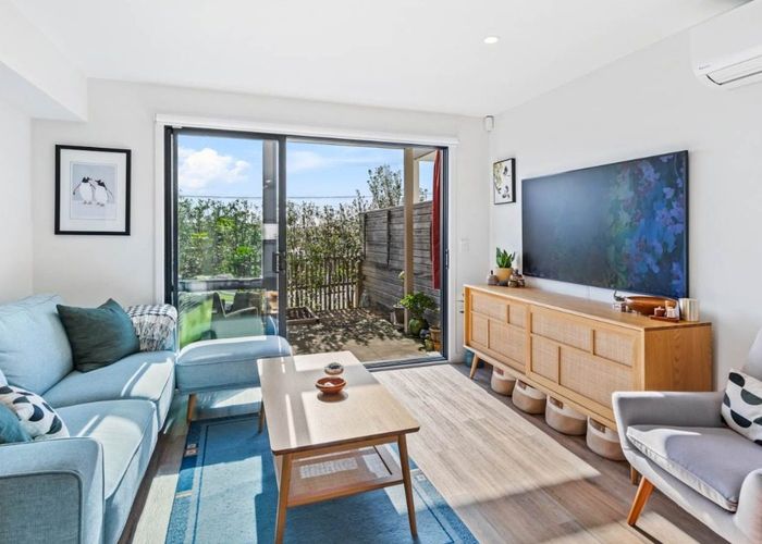  at 8/35 Garadice Road, Rothesay Bay, North Shore City, Auckland