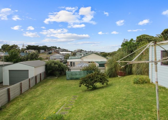  at 84 Park Avenue, Waitarere Beach, Levin