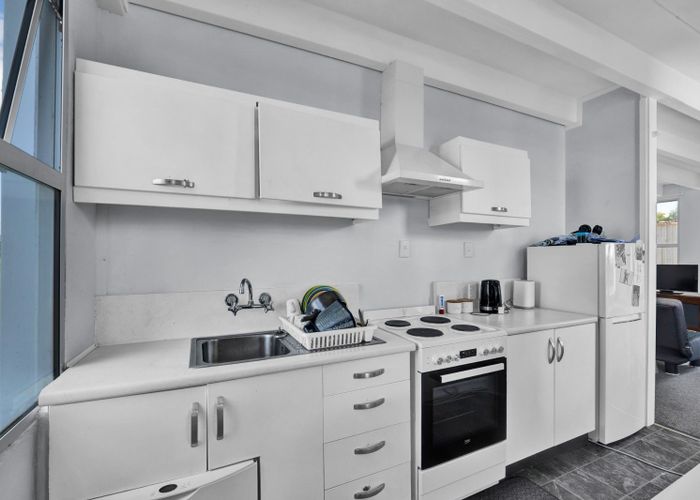  at 426 Cardiff Road, Pembroke, Stratford