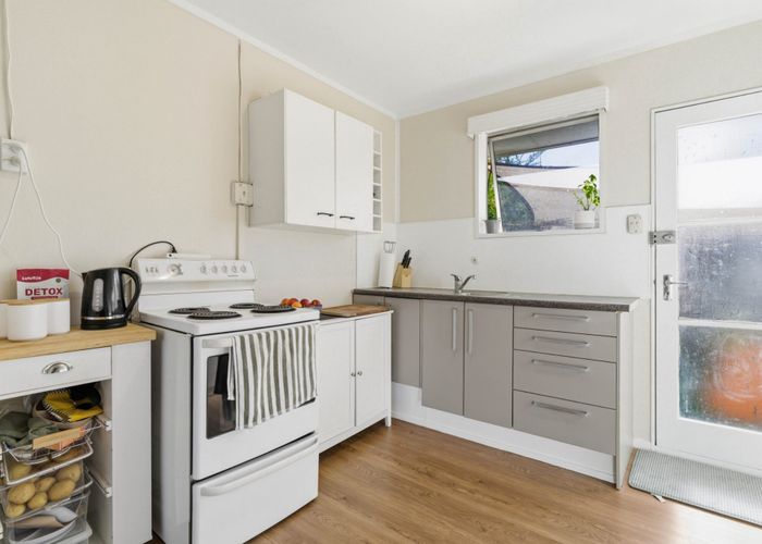  at 2/15 Phoenix Place, Papatoetoe, Manukau City, Auckland